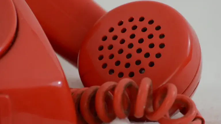 Alert RCB na telefonie: co zrobić po otrzymaniu ostrzeżenia i jak je zweryfiko