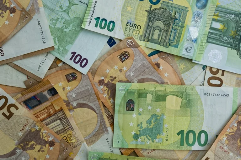 EBC 10 września: stopa depozytowa a kurs euro i import