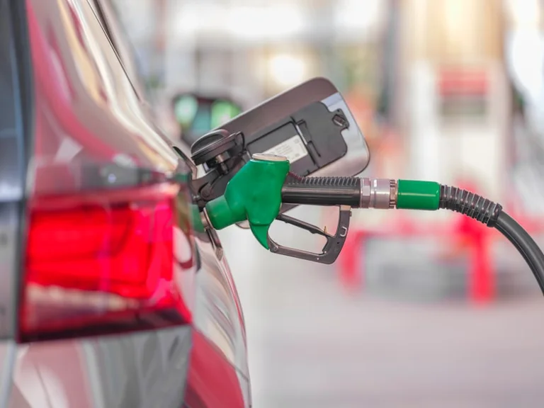 Koszt 100 km: uczciwe porównanie benzyny, diesla i LPG