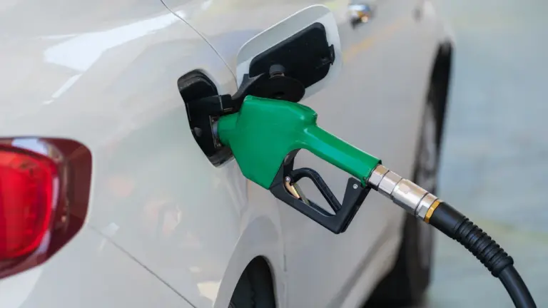 Koszt trasy: jak porównać Pb95, olej napędowy i LPG