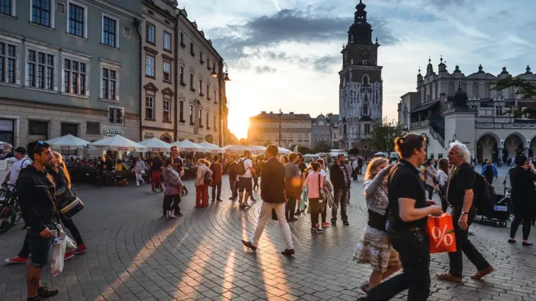Niedziela handlowa 30 sierpnia 2026. Co ze sklepami wcześniej