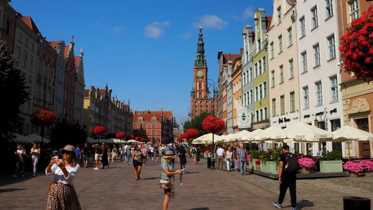 Niedziela handlowa 30 sierpnia 2026. Co ze sklepami wcześniej