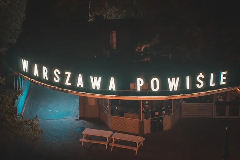Warszawa dziś wieczorem: Wisła i plan na deszcz