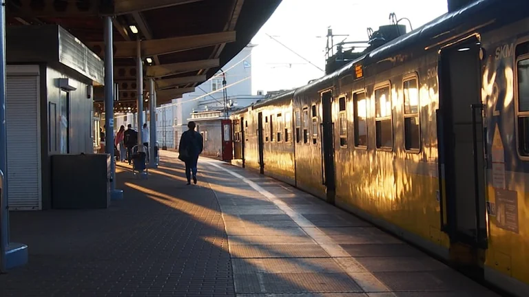 Weekend 21–23 sierpnia: tak sprawdzisz pociągi i drogi
