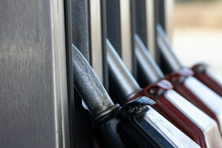 Ile kosztuje Twoja trasa? Kalkulator paliwa na jesienne dojazdy