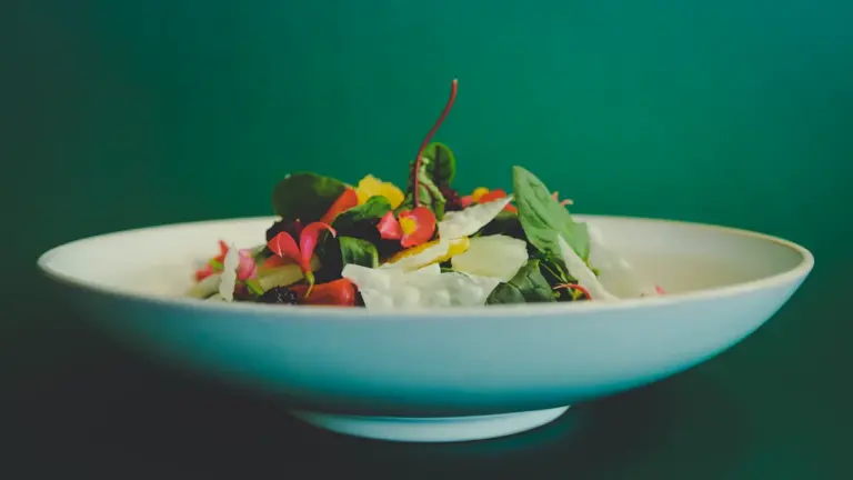 Sałatka z buraków, gruszki i sera do lunchboxa