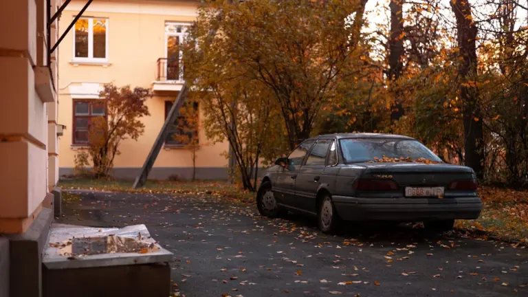 Dojazd do pracy w październiku: policz koszt paliwa